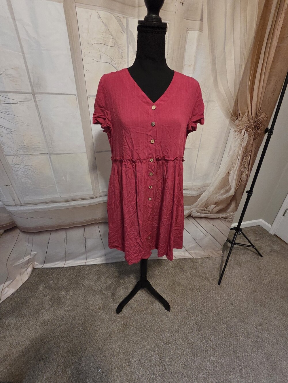 Women’s Short Sleeve Button-Front V-Neck Dress Top in Raspberry